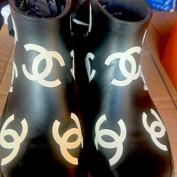 Chanel Rain Boots 2023 - Picture 1 of 3